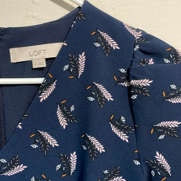 Loft, navy A-line dress with feather pattern. Size 4. - Picture 3 of 6